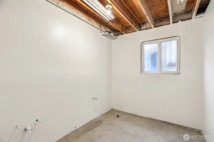 Unfinished bonus space plumbed for bath