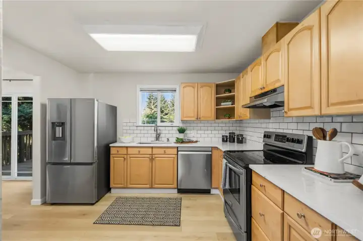 Kitchen w/ Quartz countertops & SS appliances Kitchen w/ Quartz countertops & SS appliances