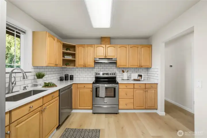 Lots of cabinet space Lots of cabinet space