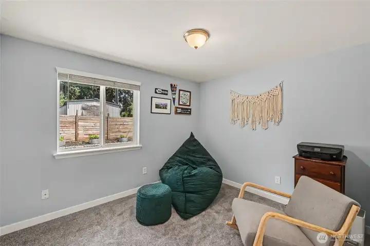 Guest bedroom.