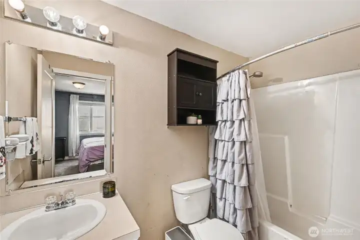 Primary en-suite bathroom.