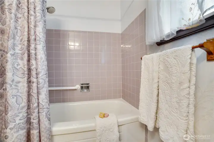 The full bath features a tiled shower/tub surround. The full bath features a tiled shower/tub surround.