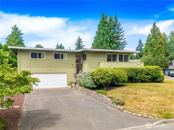 Well maintained home with great curb appeal! Well maintained home with great curb appeal!