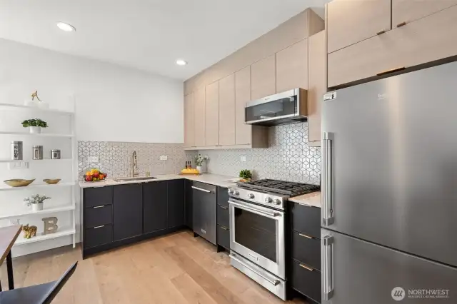 Bright and Cheery Kitchen