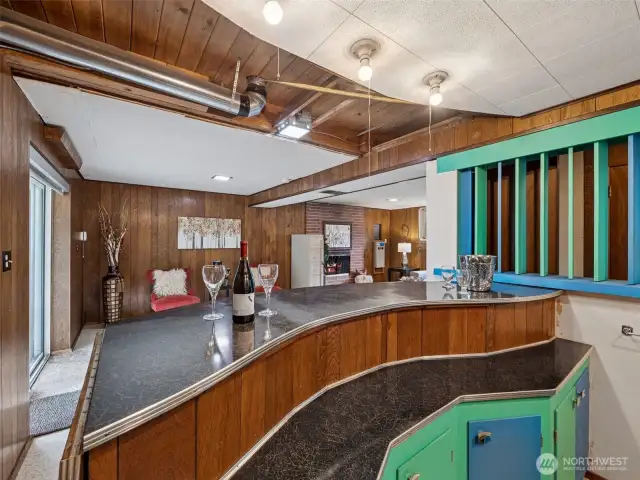 Those Seahawk color shutters swivel! Very Cool!