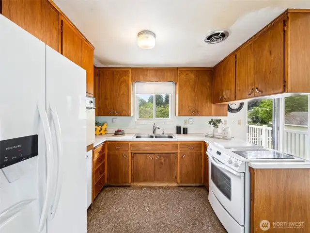 Original kitchen.  Bring your updating ideas.