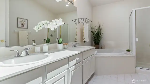 Spa-like 5-piece ensuite bath