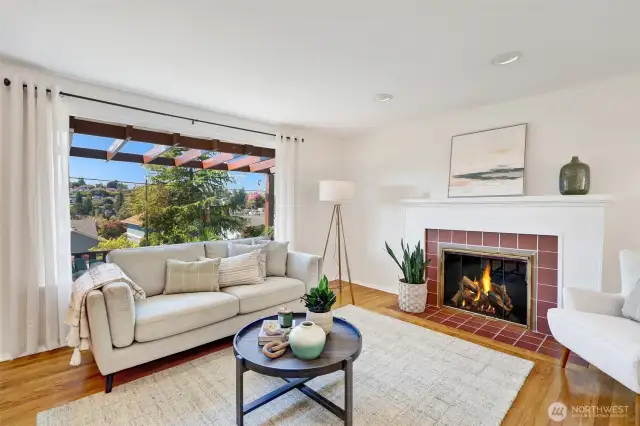 Huge window with panoramic territorial views to the west. Enjoy those sunsets!