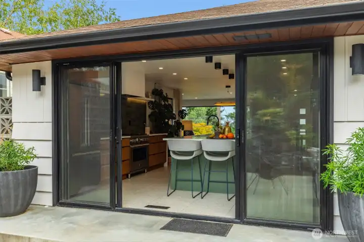 Seamless indoor / outdoor living.