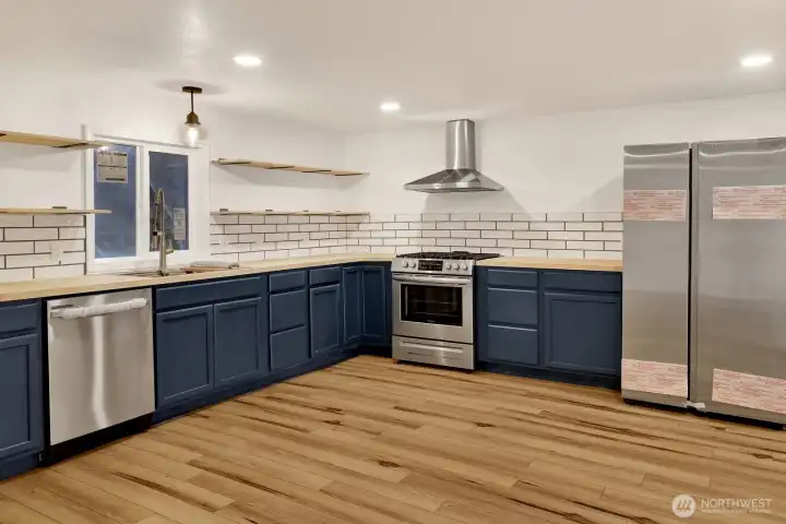 Kitchen-  new stainless  steel appliances