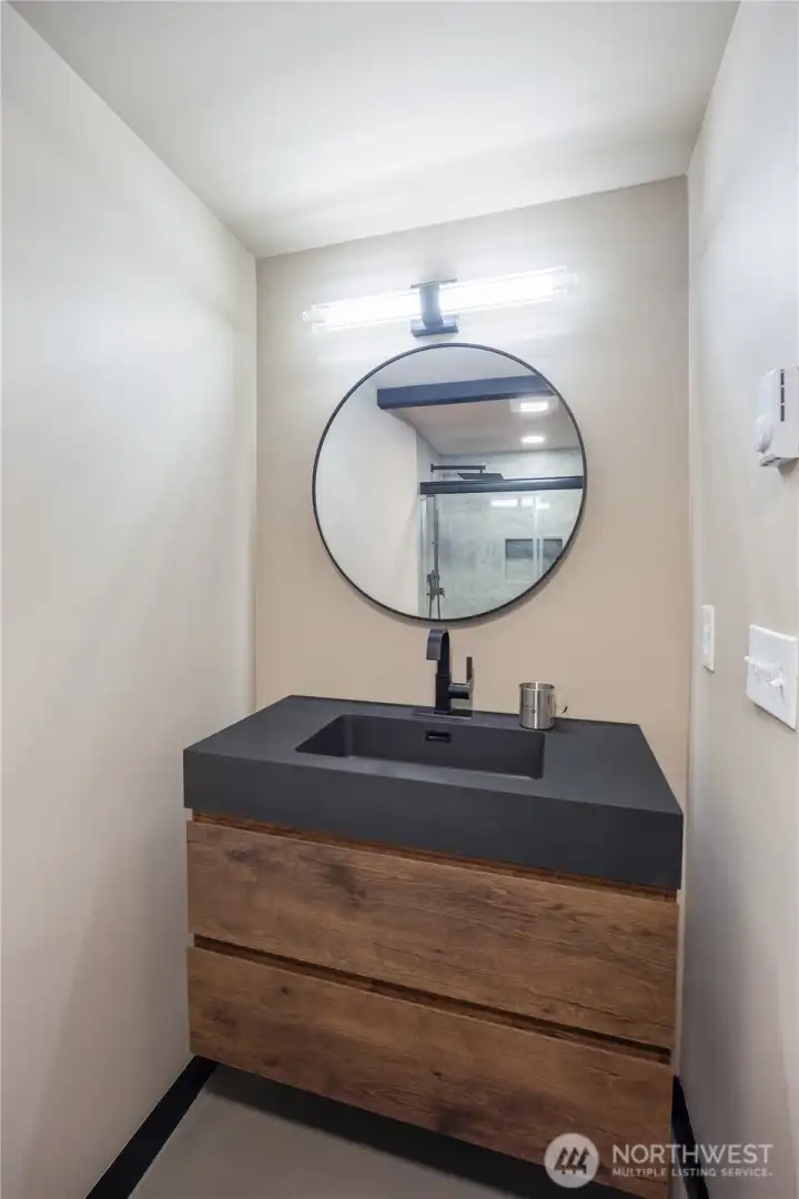 Modern mirrored sink