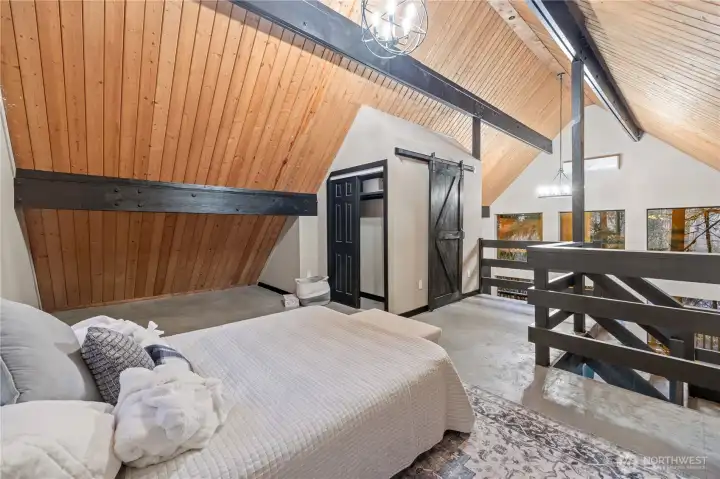 Roomy vaulted ceiling