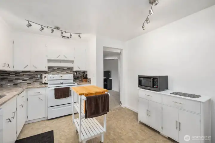 Nook Area Option. Cutting Board and Hutch can remain at Buyers choice.