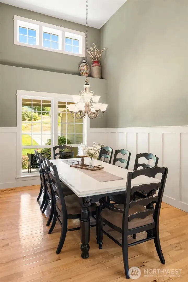 Dramatic 16-foot ceilings, expansive windows, and room for even the largest dining table create an unforgettable setting for dinner parties, holiday gatherings, and delightful evenings shared around the table. Dramatic 16-foot ceilings, expansive windows, and room for even the largest dining table create an unforgettable setting for dinner parties, holiday gatherings, and delightful evenings shared around the table.