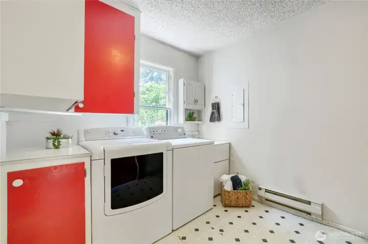 Large laundry room Large laundry room