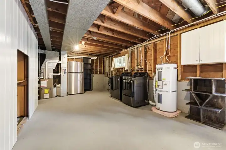 Tons of storage space in the basement and one car garage, with easy access to the backyard from here Tons of storage space in the basement and one car garage, with easy access to the backyard from here