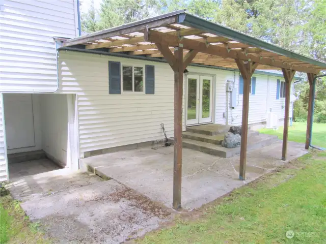 Breezeway Garage Access off Backside Covered Patio