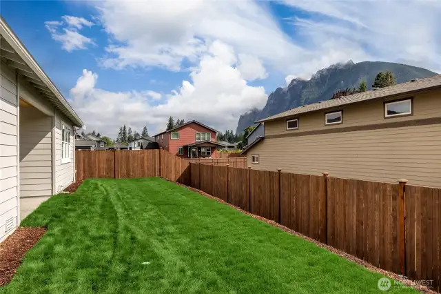 Great views of Mt. Si from the backyard. The side yard is even larger than the back pictures here.