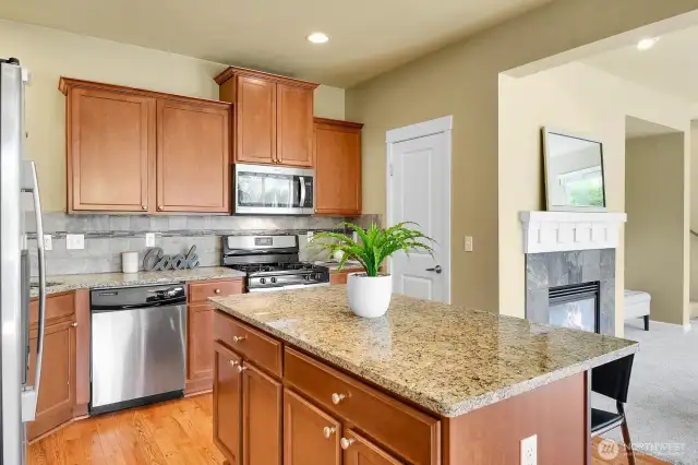 Lots of cabinets and counter space!