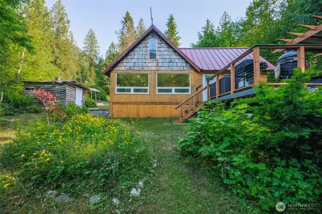 A true cabin with it all in the woods!