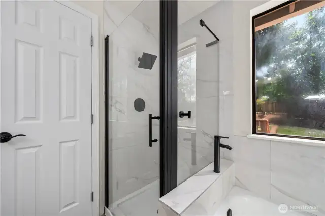 Gorgeous walk-n shower