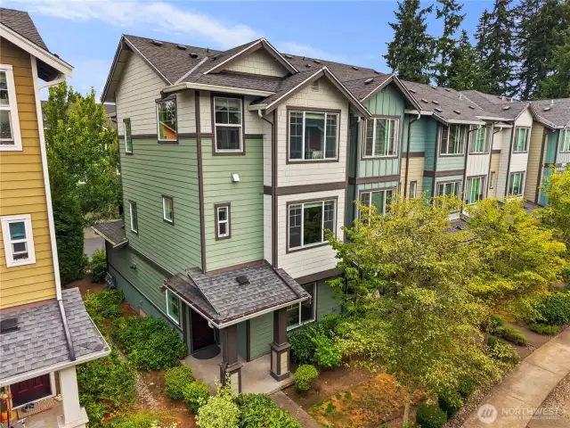 Front of the end unit townhome