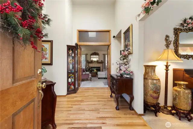 Entry w/ hardwood floors