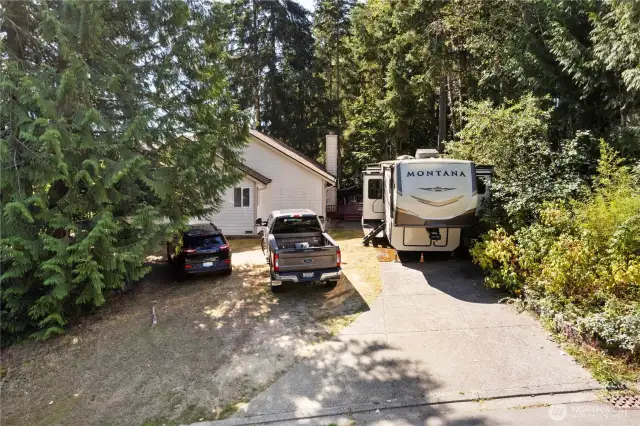 Nice RV Prkg w/ pad