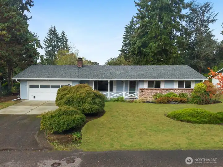 This home has no HOA and is ideally located just half a block from LBA Woods Park, with convenient access to schools and all local amenities.