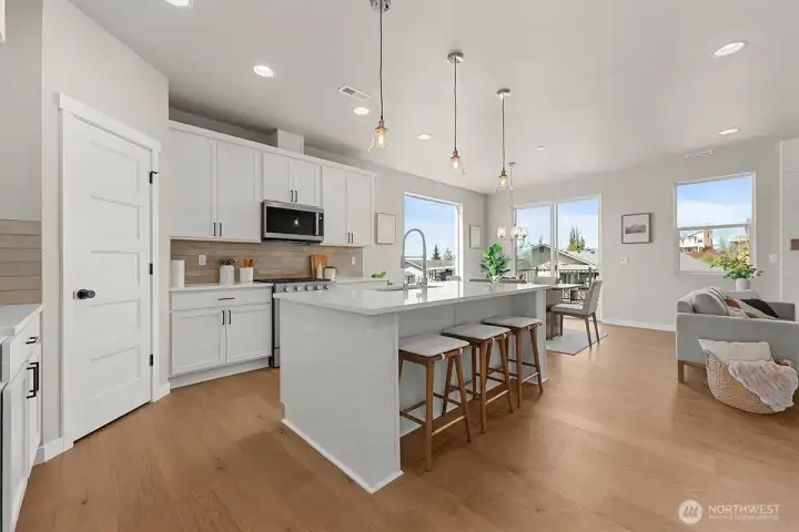 Photographs are for illustrative purposes only. Features, finishes, interior/exterior colors, landscaping and floorplan shown may vary from actual homes built.