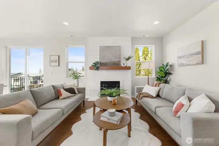 Photographs are for illustrative purposes only. Features, finishes, interior/exterior colors, landscaping and floorplan shown may vary from actual homes built.