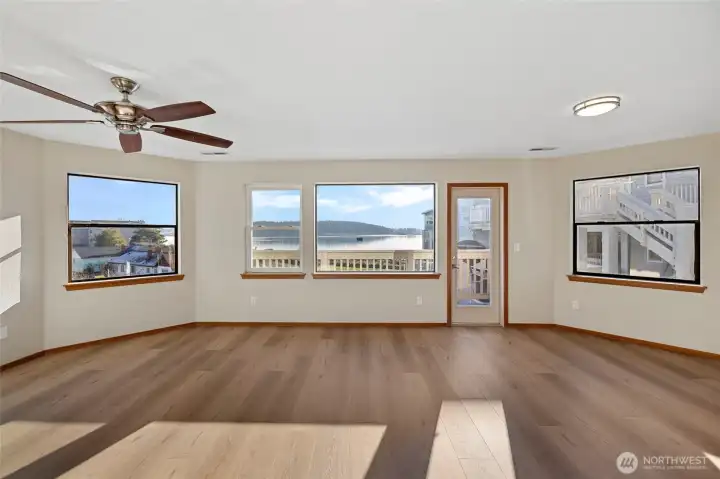 Top floor views all around!