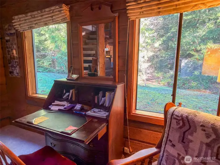 Two more nice big wood wrapped windows in the living room with views to the backyard/woods.