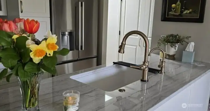 Take a look at the beautiful detail on the counter tops!