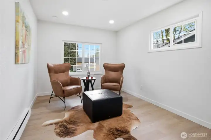 This bonus room can be used in a variety of ways, depending on lifestyle. Formal dining for fancy dinner parties, home entertainment center, game room, library, music  & more. Adjustable lighting lets you set the right mood.