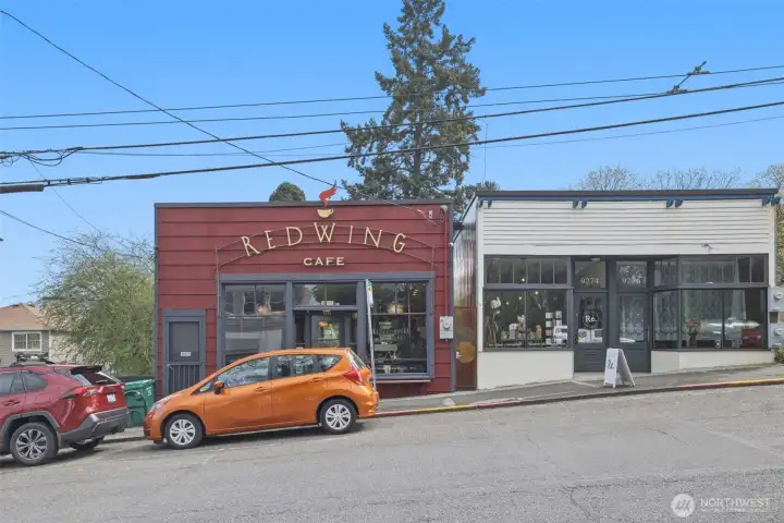 Upper Rainier Beach is one of the area's most welcoming communities. This home is located walking distance to the favorite local gathering places. Most all the restaurants and shops are owned by local residents and have a friendly vibe. Redwing Cafe for coffee, treats, and vegan menu selections. Re for retro and new gift offerings. Jude's Bistro and Wine Bar, Lakeroute Cafe, Creamy Cone and other eateries round out the selections-you'll definitely meet up with the neighbors here!!