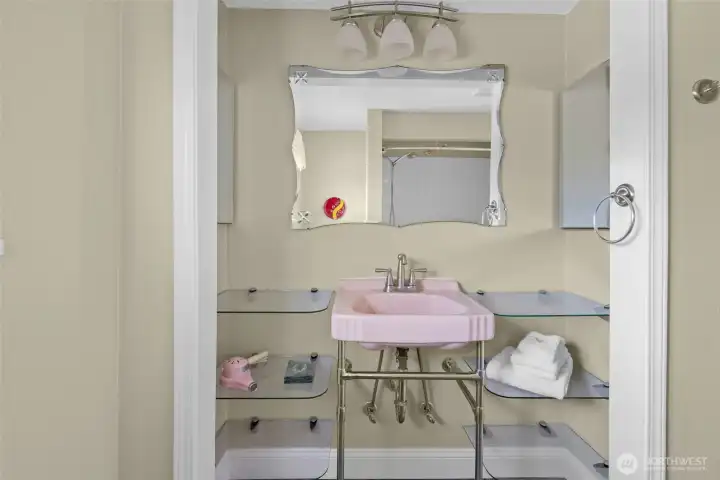 Main level bath.