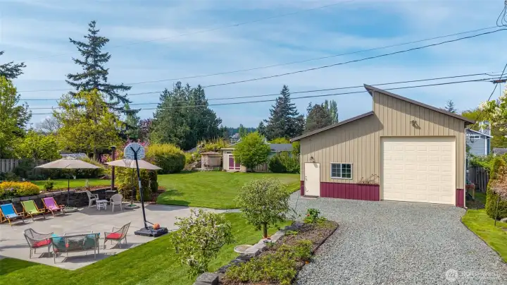 Gravel driveway leads from front down to the barn.