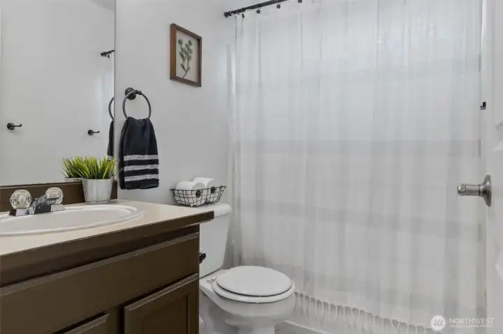Full bath at upstairs landy