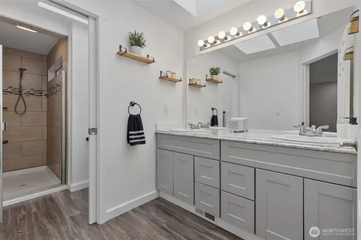 .75 ensuite shower and double vainty w/ skylights
