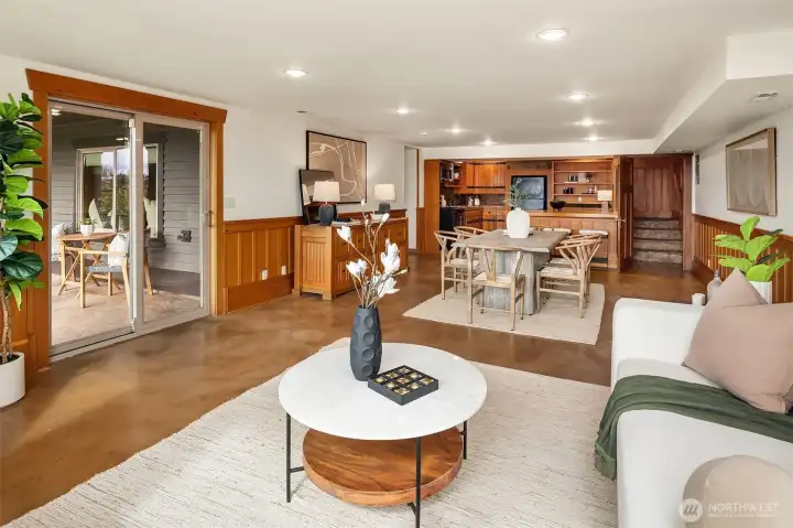 Easy access to the lower deck with equally impressive views. Easy access to the lower deck with equally impressive views.