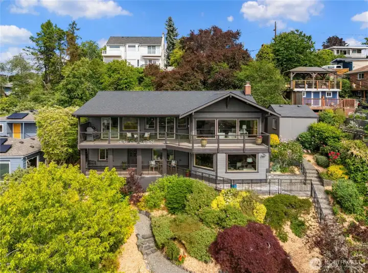 It's very easy to see that this is an extraordinary home from just a casual glance. It's very easy to see that this is an extraordinary home from just a casual glance.