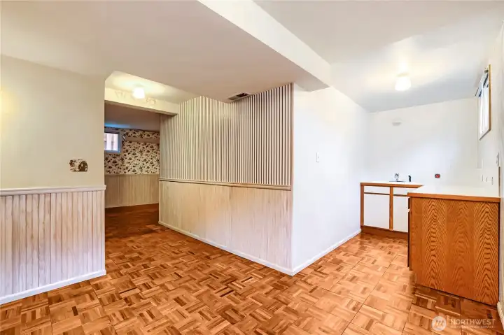 Lower Level Kitchenette/wet bar and Dining Space Lower Level Kitchenette/wet bar and Dining Space