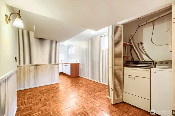 Lower Level Dining Space, Laundry and Kitchenette/Wet bar Lower Level Dining Space, Laundry and Kitchenette/Wet bar
