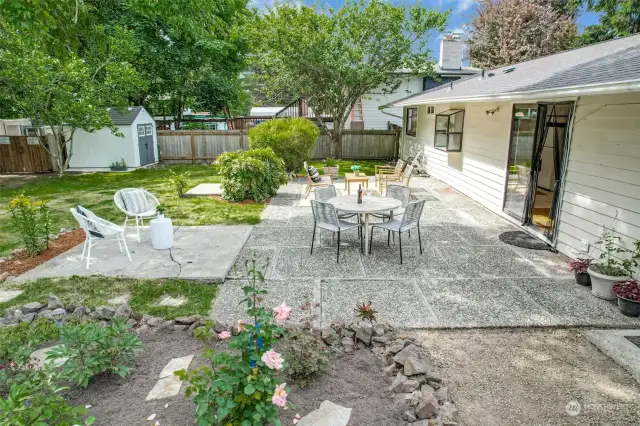 Paved private patio perfect for entertaining!