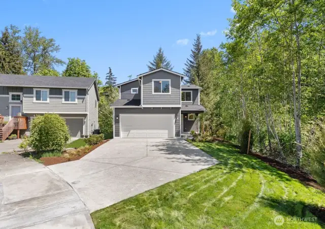 Photographs are for illustrative purposes only. Features, finishes, interior/exterior colors, landscaping and floorplan shown may vary from actual homes built.