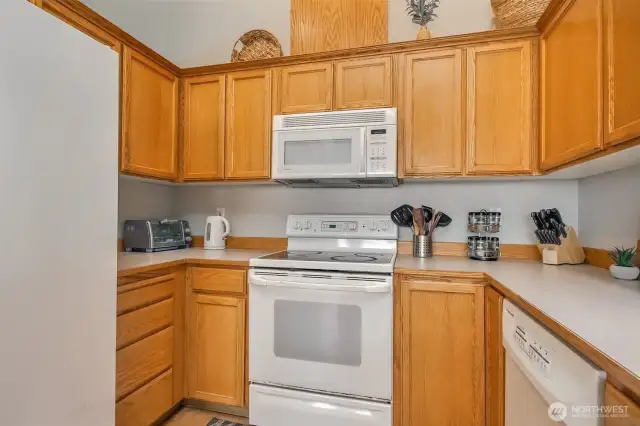 Cabinets, drawers and a pantry in the kitchen!