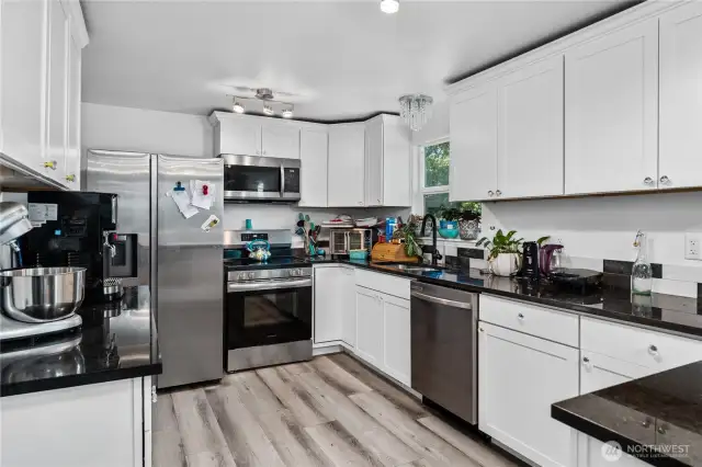 Move-in ready all new kitchen!