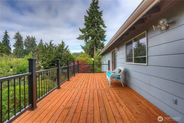 Huge deck off main floor