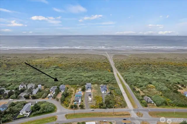 Close proximity to beach access road.  An easy 10 minute walk.  Also, located close to town for easy access to shopping, restaurants & fun.